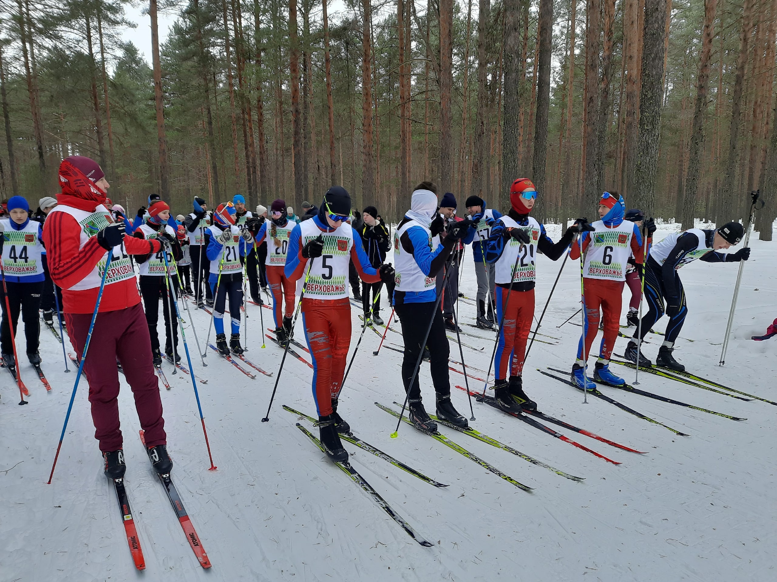 Традиционный массовый лыжный забег прошёл сегодня в Верховажье..