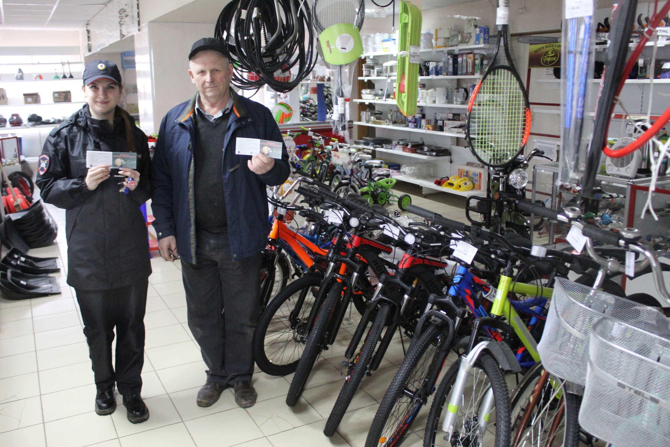 Сотрудники Госавтоинспекции Верховажского округа провели профилактическую работу в местах продажи вело-, мототранспорта.