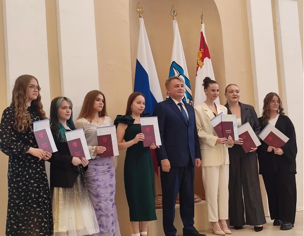 Представитель Вологодского Росреестра вручил дипломы  выпускникам ВоГУ.