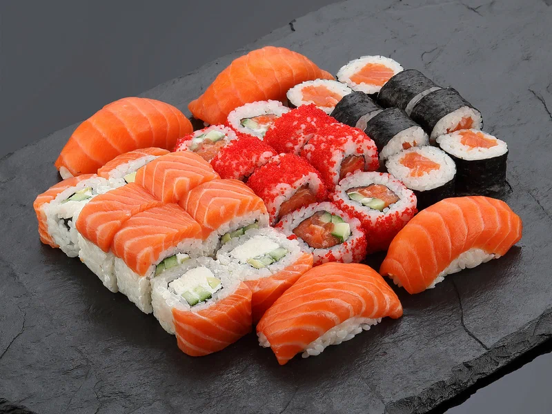 Заказываем суши и роллы: правила безопасности.