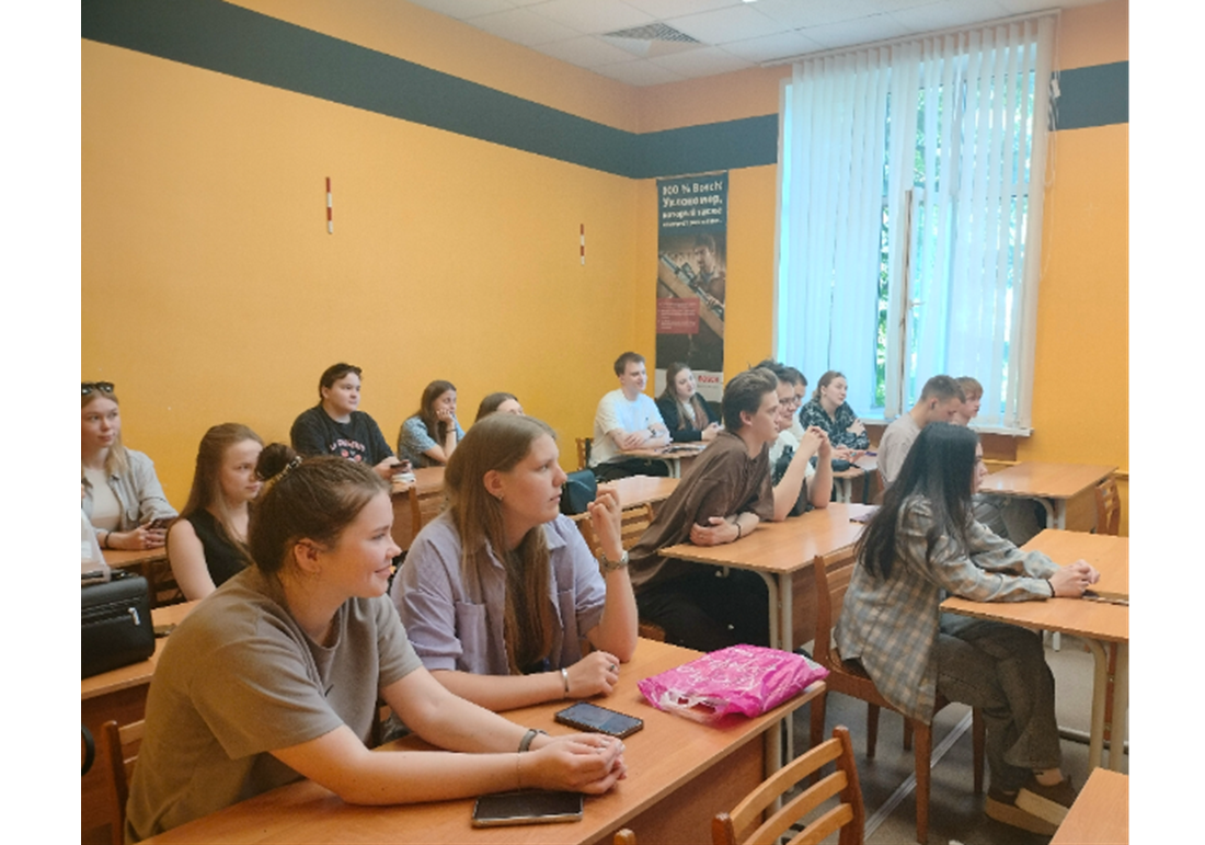 Сотрудники Вологодского Росреестра прочитали лекцию для будущих геодезистов.