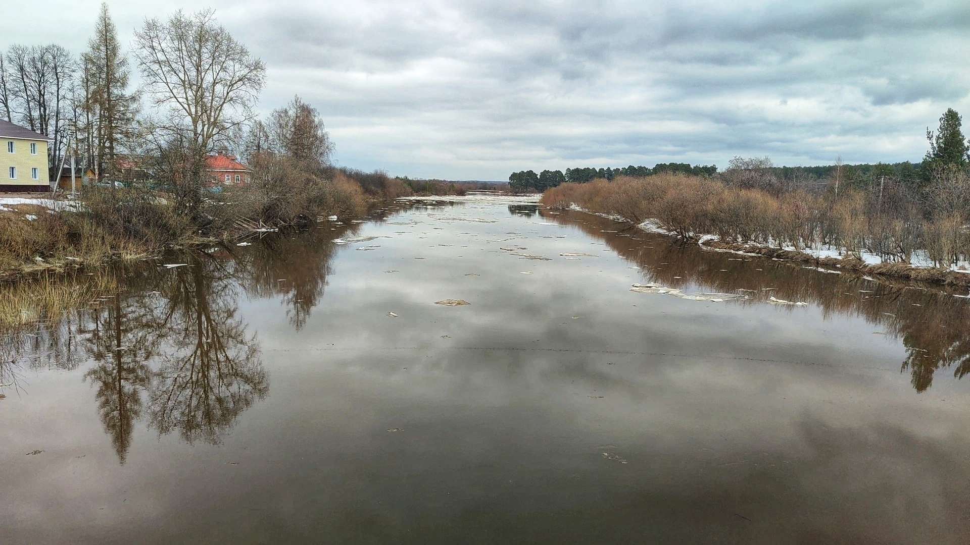 Контроль за уровнем воды в река Вага осуществляется в ежедневном режиме.