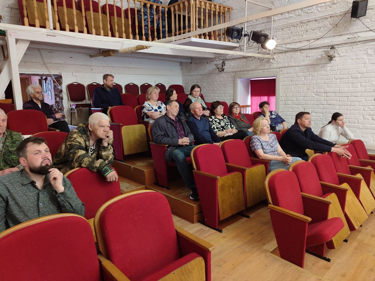 Вчера,13 мая, архитекторы бюро &quot;Сцена&quot; представили верховажанам финальную концепцию благоустройства территории улиц Октябрьской и Стебенева.