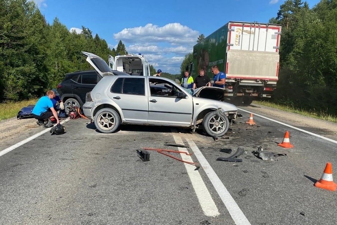 Два человека пострадали в ДТП в Верховажском округе.