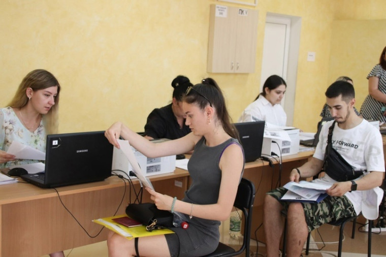 Более 2 700 заявлений подали абитуриенты на ИТ-направления подготовки в вузы Вологодской области. Более 2 700 заявлений подали абитуриенты на ИТ-направления подготовки в вузы Вологодской области.