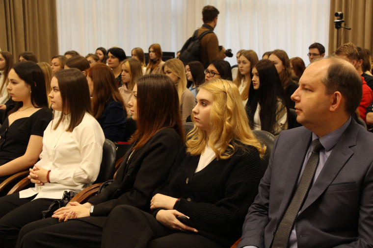 О важности официального трудоустройства рассказала управляющий ОСФР по Вологодской области на Информационном дне по финансовой грамотности.