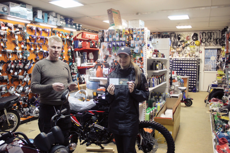 Сотрудники Госавтоинспекции Верховажского округа провели профилактическую работу в местах продажи вело-, мототранспорта.