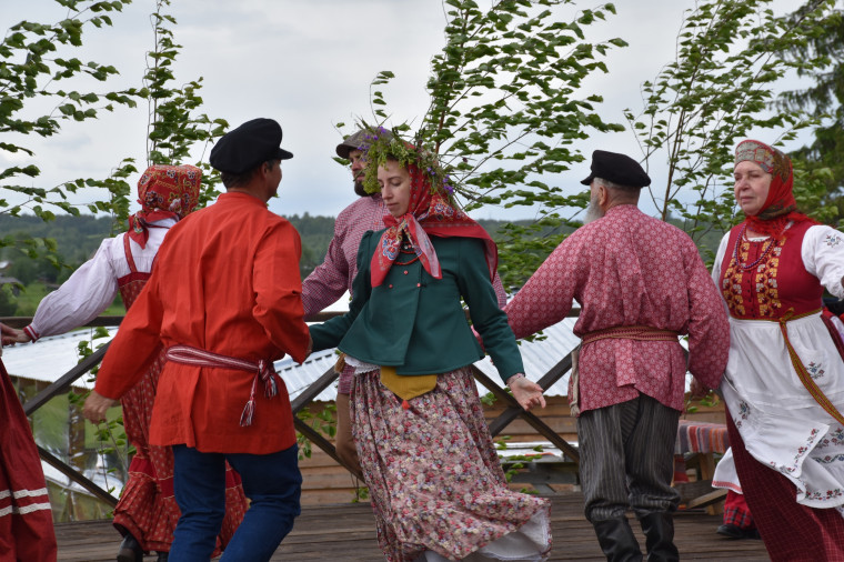 В деревне Макаровская прошли традиционные Троицкие гуляния..